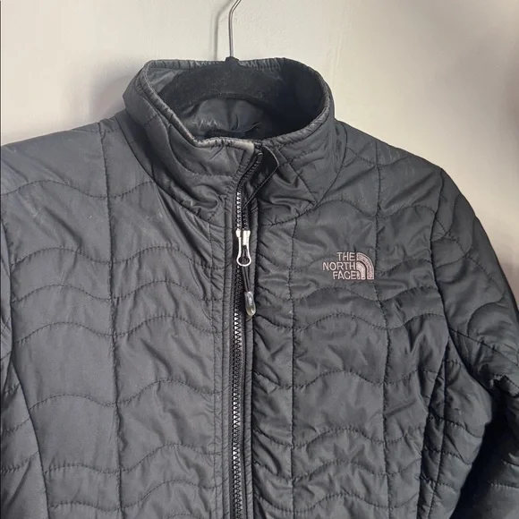 The North Face Women’s Quilted Black Puffer Jacket - Picture 2 of 7